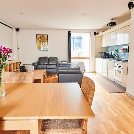 Bright 2 Bedroom Flat In Old Street With Balcony Лондон Екстер'єр фото