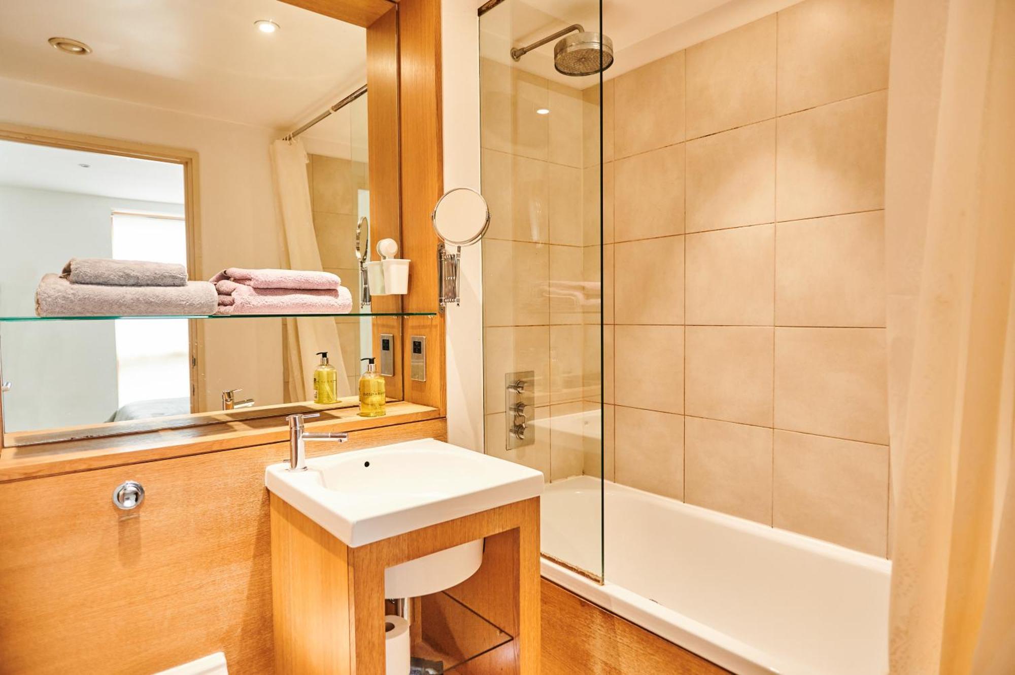 Bright 2 Bedroom Flat In Old Street With Balcony Лондон Екстер'єр фото