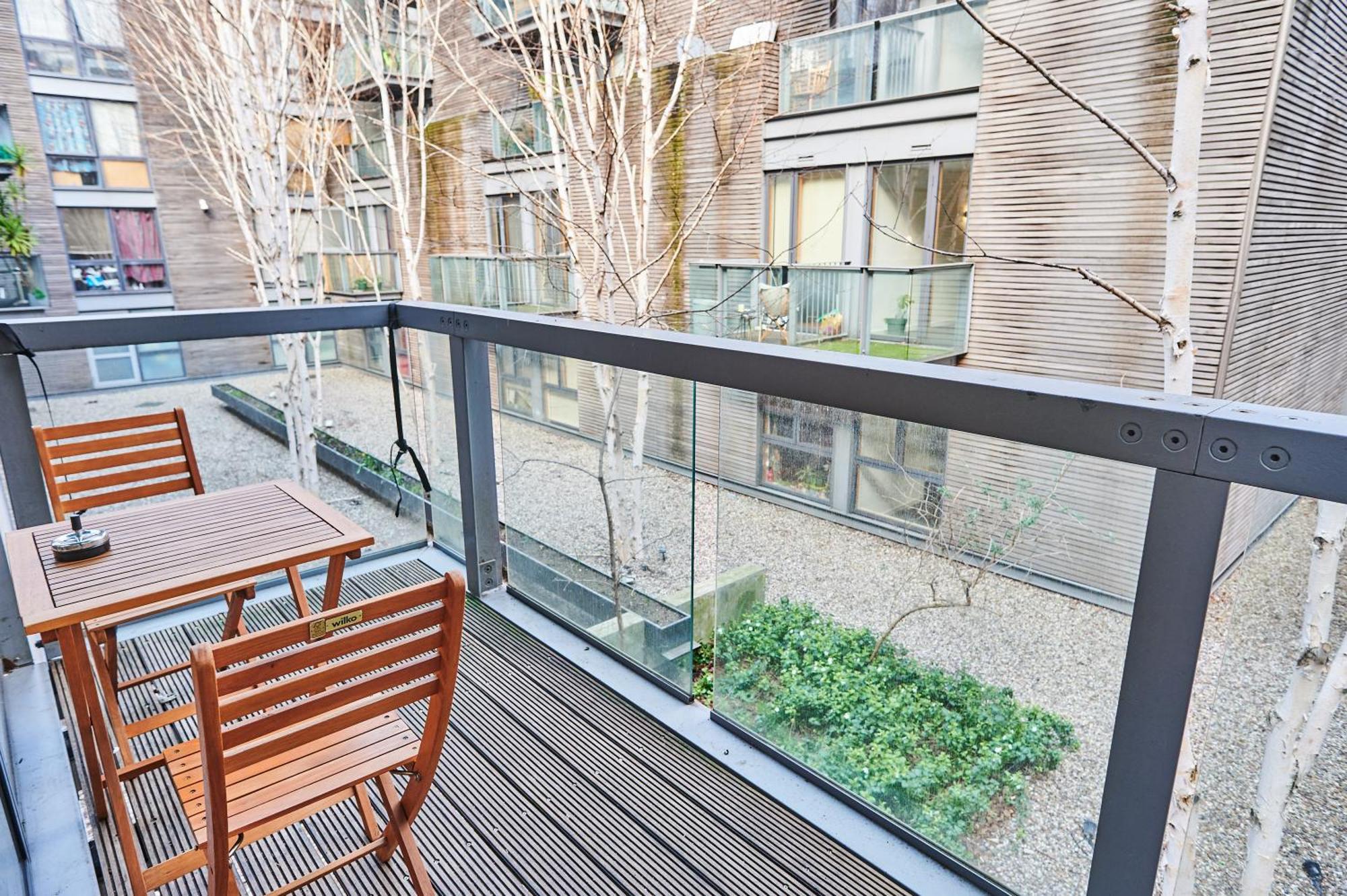 Bright 2 Bedroom Flat In Old Street With Balcony Лондон Екстер'єр фото